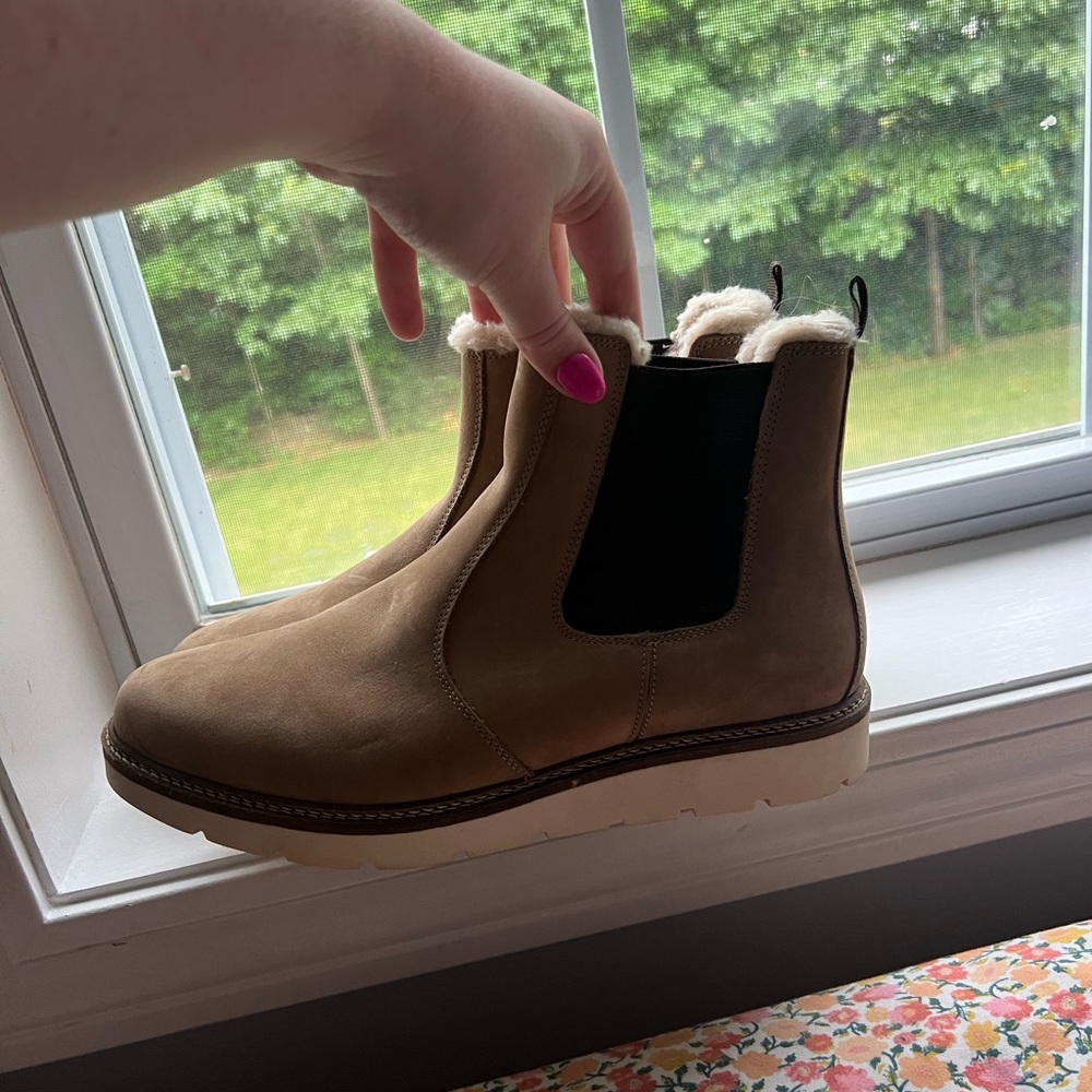Brown Chelsea Boots with fur